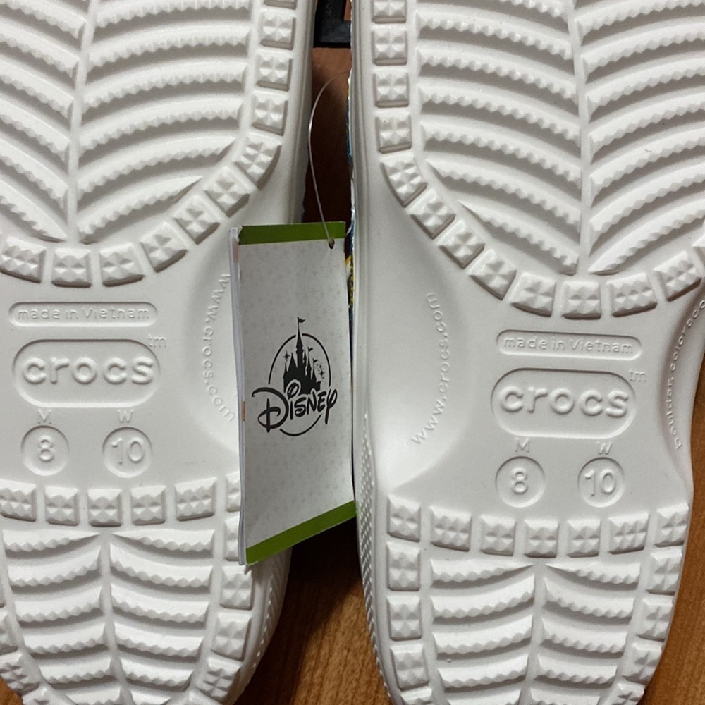 ✨NWT✨ Disney World 50th Anniversary Cinderella Castle Crocs Size M 8 W 10 - Picture 8 of 8